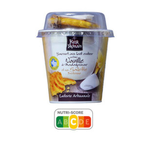 Produits laitiers fermiers de Ker Ronan présentés sur une table, reflétant l’authenticité et la fraîcheur du lait breton.